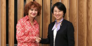 María Peña, consejera delegada de ICEX España Exportación e Inversiones, y Angel Zhao, presidenta de Alibaba Global Business Group.